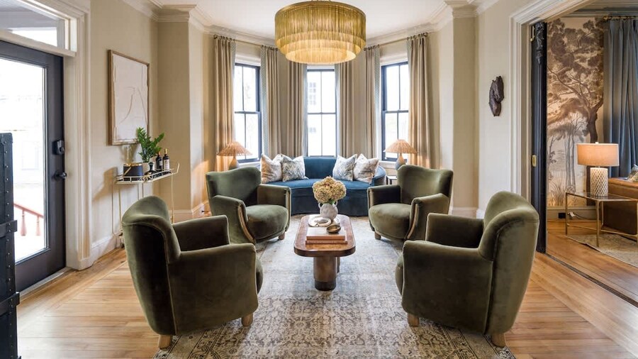 The Queen Anne Suite A Newport Seaside Retreat
