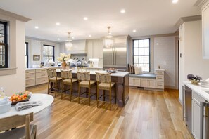 Apartment - The Queen Anne Suite A Newport Seaside Retreat (Newport)