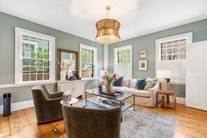 Apartment - Regatta Suite at The Royce Refined Newport Charm (Newport)