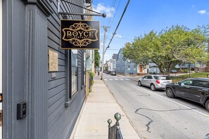 Apartment - Regatta Suite at The Royce Refined Newport Charm (Newport)