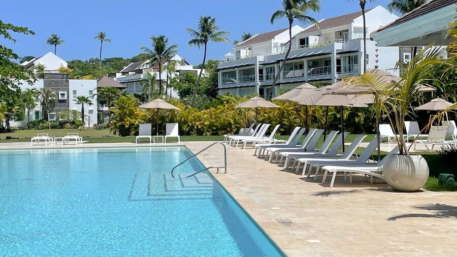 The Beach View Playabonita Beachfront Pool