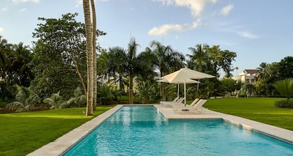 3BR Beach Condo Lakeview Playabonita Pool LUX