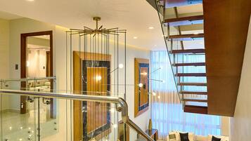 House | 4 bedrooms, desk