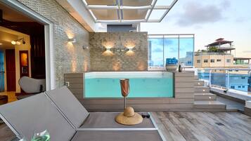 House | 4 bedrooms, desk