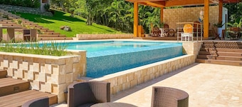 4BR Wood Mountain Villa Jarabacoa Heated Pool
