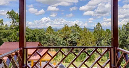 4BR Wood Mountain Villa Jarabacoa Heated Pool