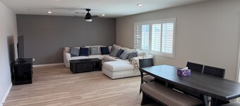 Spacious 4-bedroom house in tranquil Fontana with AC and gym