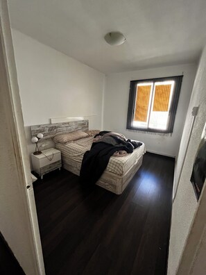 2 bedrooms, bed sheets - APARTMENT 150m from the beach (València)