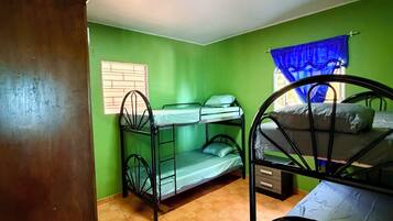 Felles sovesal – basic, balkong, strandutsikt