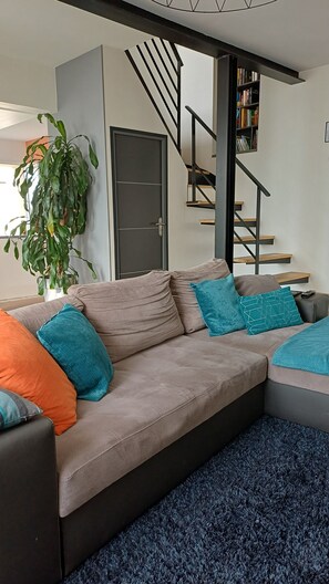 Living area - Gîte du Prieuré, Maison de Caractère - 6 people - 3 bedrooms  (Nueil-les-Aubiers)