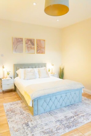 Room - City-Centre Gem | Modern Top-Floor Retreat (Cambridge)