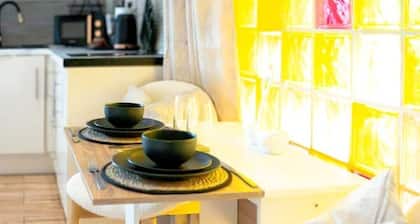 City-Centre Gem | Modern Top-Floor Retreat