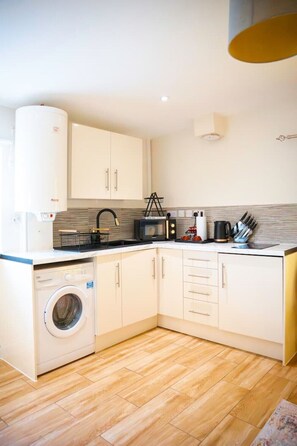 Private kitchen - City-Centre Gem | Modern Top-Floor Retreat (Cambridge)