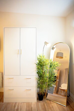 Interior - City-Centre Gem | Modern Top-Floor Retreat (Cambridge)