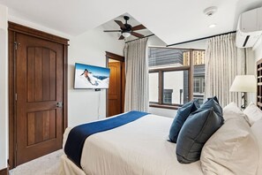 Room - Iconic Vail Village Retreat | Walk to Everything! (Vail)