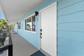 A house with a porch, a white door, and a number 7 on the door. - Pacific Tides -Entire 9-Unit Apartment Complex w/ Parking + A/C in Pacific Beach (San Diego)