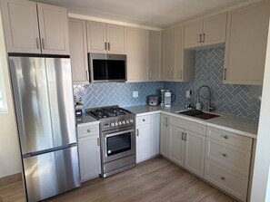 Fridge, microwave, oven, stovetop - Pacific Tides -Entire 9-Unit Apartment Complex w/ Parking + A/C in Pacific Beach (San Diego)