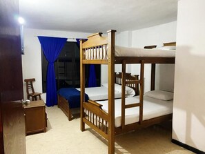 Family Room, Balcony, Mountain View - Hotel Galería Plaza (Santa Bárbara)