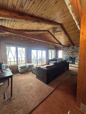 Living area - Charming log cabin house in Isle perfect for relaxing getaways (Isle)