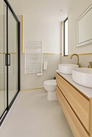 Shower, hair dryer, towels, soap - Charming apartment in the heart of the Marais - 4 pers (Paris)