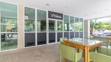 Apartamento básico | Restaurante al aire libre