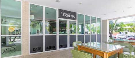 Basic Apartment | Outdoor dining