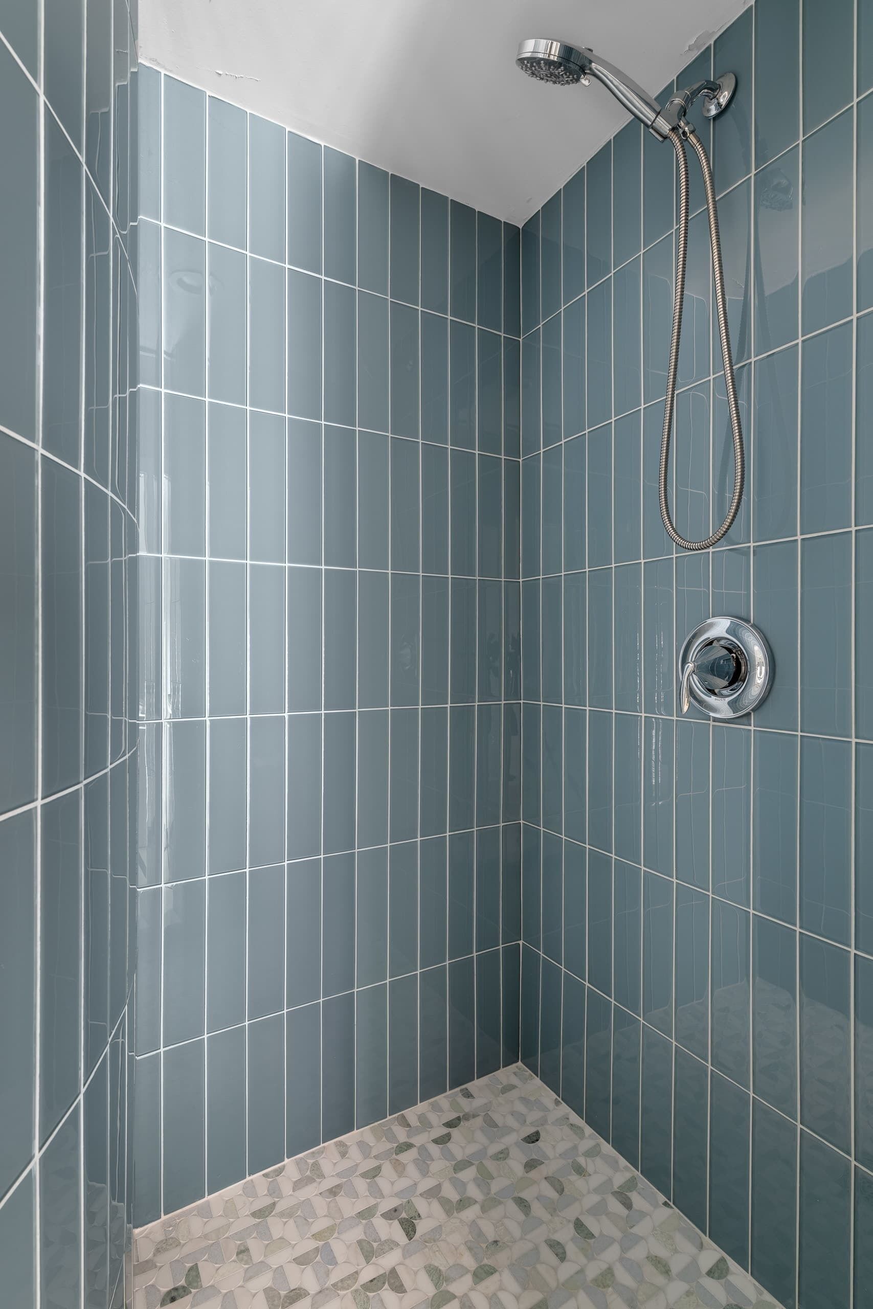 Shower, hair dryer, towels, shampoo