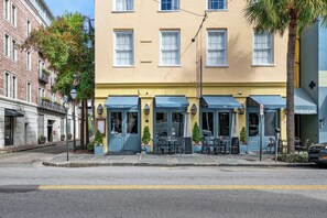 Exterior - PRIME + Rare Location, Restored 1800s Modern Stay (Charleston)