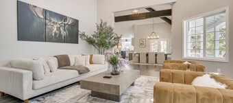 Ultra-Luxe Modern Chalet w/ Hot Tub, BBQ  & Game Room – Walk to the Lake!