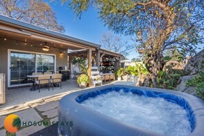 Outdoor dining - San Jose Studio • Near SJSU • BBQ & EV (San Jose)