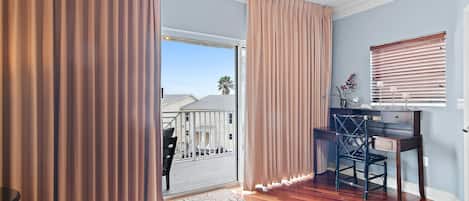 House, Multiple Beds (Beach Pointe 301) | Interior