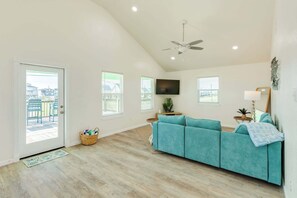 TV, offices - Surfside Beach House: Ocean & Bay Views (Freeport)