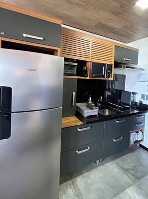 Microwave, oven, stovetop - New Time Building - Apartment 1016, Beira Mar, Pajuçara - Maceió/AL (Maceió)