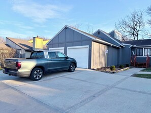 Exterior - World Cup Stay, DT & Stadium, Sleeps 8 (Kansas City)