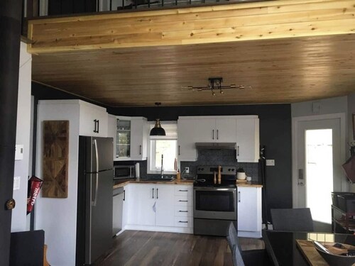 Chalet Lac Chaud - Private Dock, Pet-Friendly, Near Rimouski