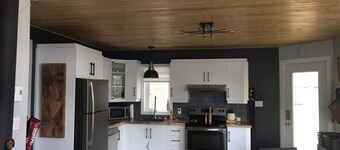 Chalet Lac Chaud - Private Dock, Pet-Friendly, Near Rimouski