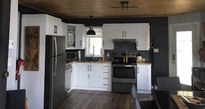 Chalet Lac Chaud - Private Dock, Pet-Friendly, Near Rimouski