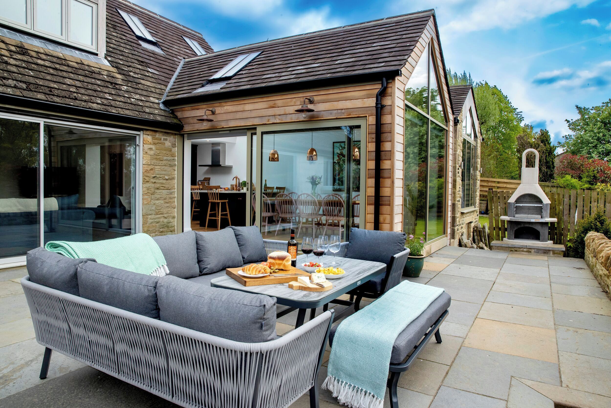 รับประทานอาหารกลางแจ้ง