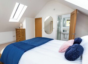 6 bedrooms, individually decorated, individually furnished, free WiFi - 2 The Croft (Skipton)