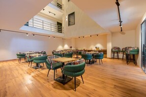 ห้องบิสซิเนสดับเบิล, ระเบียง, วิวเมือง | ร้านอาหาร