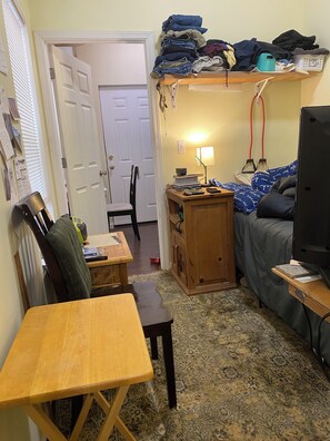 1 habitación, tabla de planchar con plancha y wifi 