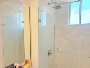 Shower, towels, soap, toilet paper - Modern Apartment 2BR - Country Reserved (Gaira)