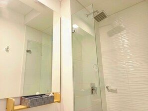 Shower, towels, soap, toilet paper - Modern Apartment 2BR - Country Reserved (Gaira)