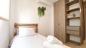 3 habitaciones, tabla de planchar con plancha, wifi y ropa de cama 
