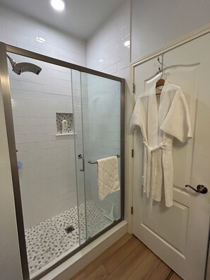 Shower, hair dryer, towels, soap - 2 Bedrooms Private Entrance and Private Decks Overlooking Wildlife Preserve. (Kyle)