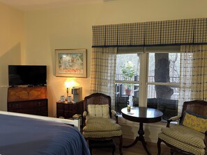 2 bedrooms, iron/ironing board, WiFi, bed sheets - 2 Bedrooms Private Entrance and Private Decks Overlooking Wildlife Preserve. (Kyle)