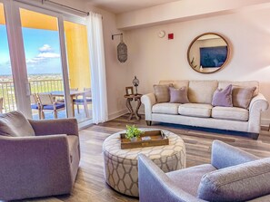 TV - L👀K! NEW LISTING! Gulf Views - 1BR Beach Condo at Pier Park + FREE Beach Chairs! (Panama City Beach)