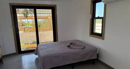 Serene 3-bedroom villa with AC in beautiful Utila