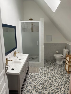 Hair dryer, towels, toilet paper - Quiet country house "La Retirance (Colombier)