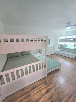 3 chambres, fer et planche à repasser, Wi-Fi gratuit, draps fournis